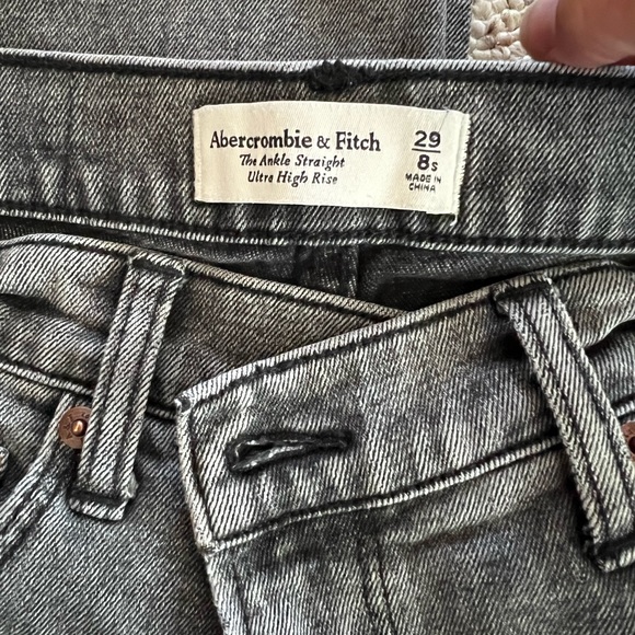 Abercrombie & Fitch Ultra High Rise Straight Ankle Jeans - Picture 4 of 4